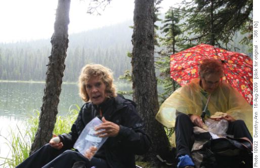 Caroline & June prepare to eat lunch