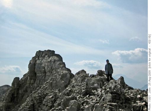 {212 Dav Mu} on summit ridge of Mount Sarbach