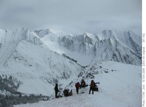 A chilly (fast!) lunch stop on Lineham ridge looking towards the Dogtooth range