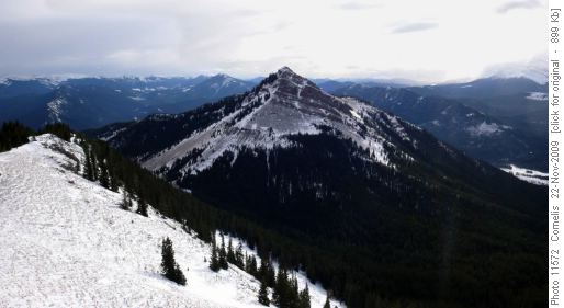 Junction Hill (2,233m) seen from Cat Creek Hills summit, the lower Sothern Cat Ck Ridge in the foreground.
