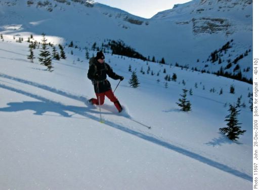 {140 Nor Acq} making the best of terrible snow conditions in Molar meadows.