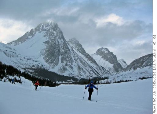 Heading towards South Burstall pass.