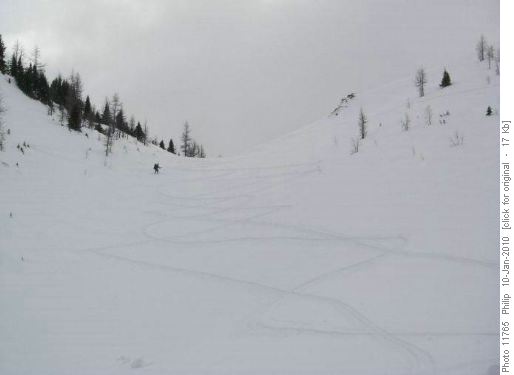 Descending to Morning Glory Lakes from Odaray plateau.
