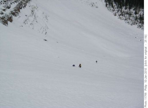 Descending to Morning Glory Lakes from Odaray plateau.