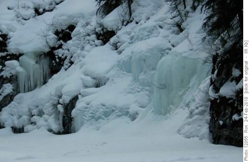icicle curtain along Smith Dorrien Creek