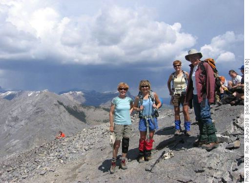 Ginger, Barbara, Kathy & Laszlo on Yamnuska summit