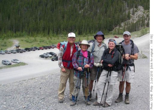 End of hike in front of busy parking lot