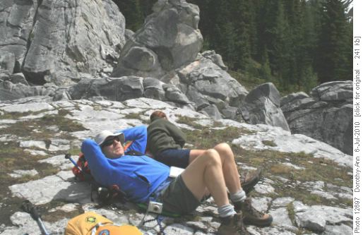 Ron enjoys the sun: lunch at the Elephant Rocks