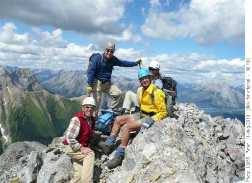 Commonwealth Peak Summit: {162 p fi},{486 p h},{212 d mu},{1349 c be}
