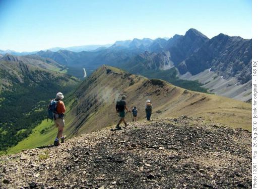 walking south along Grizzly Ridge