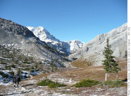 Valley enroute to Rae Lake