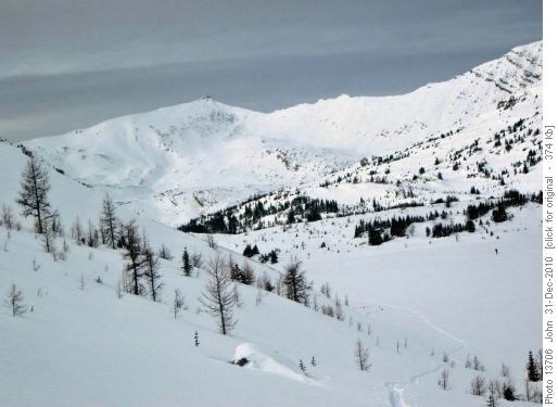Descending to Ptarmigan lake from Redoubt lake
