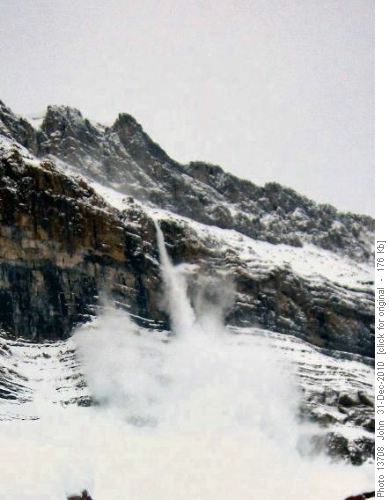 Avalanche off Mount Redoubt