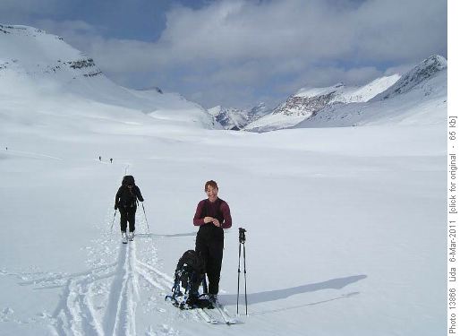 {249 Dan Tar} - shirt sleeved climb to "Watermelon S2 col".