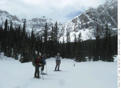 Twin Lakes trail /Yoko, Sim, John/