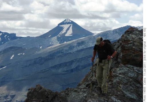 {486 Peter Houtzager} carefully walking - Banded Peak in background