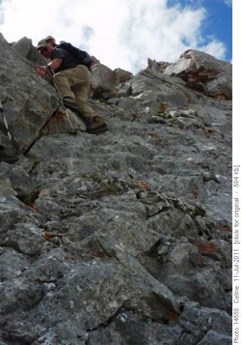 {486 Peter HOUTZAGER} negociating a tricky descent