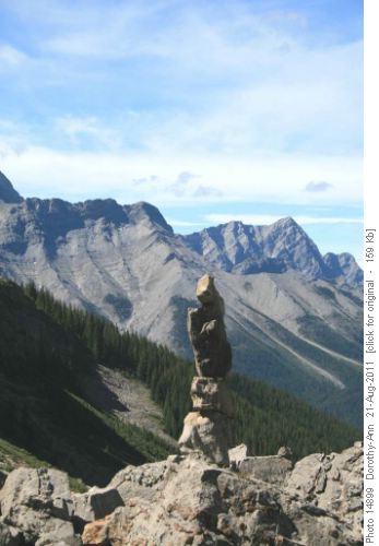One of the more impressive guiding cairns