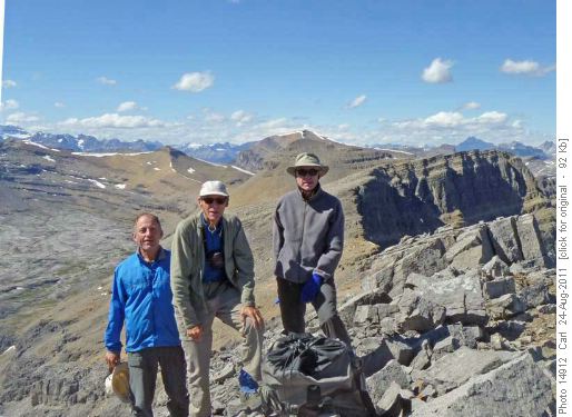 On south peak of Helena Ridge (north peak and TV peak behind Damian, Stuart Knob behind Carl