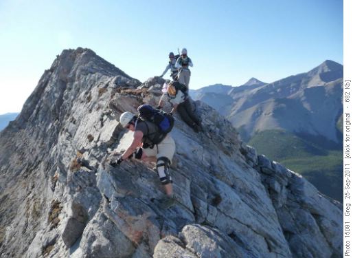 Scrambling along the start of Nihahi, Alicja, Janice, Yoko, Marietta