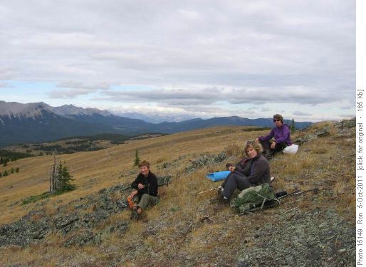 {627 Jennifer Sundgaard}, {465 Carolyn Croasdale} & {731 Aldis Hallson} lunching on Powderface