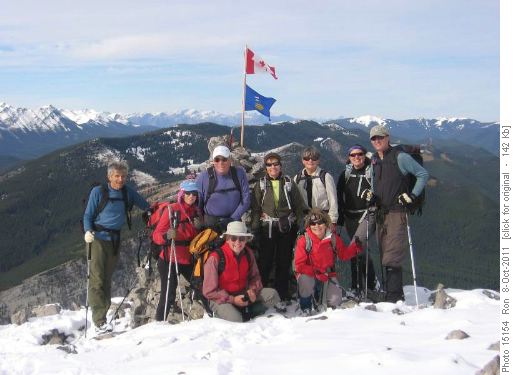 North outlier, Forgetmenot Ridge. Standing: Mario, Christine, Peter, Kathy, Nancy, Carole & Patrick. kneeling: Laszlo & Barbara North outlier, Forgetmenot Ridge. Standing: Mario, Christine, Peter, Kathy, Nancy, Carole & Patrick. kneeling: Laszlo & Barbara