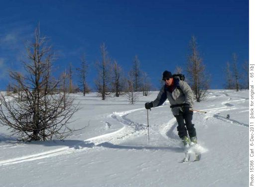 Bob skiing off the back of Healy Pass