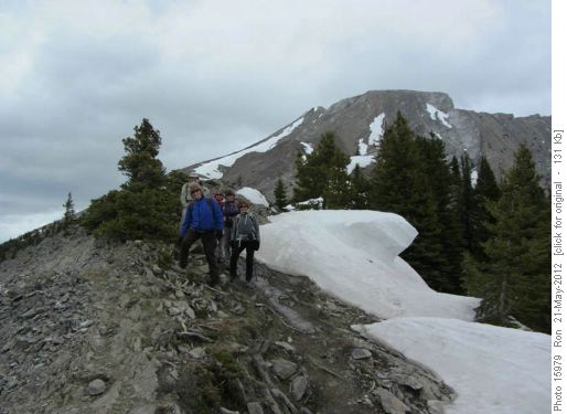 Heading down from the teahouse