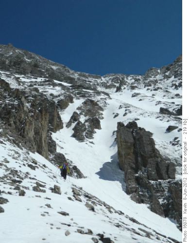 Alda and Michelle heading up to the col