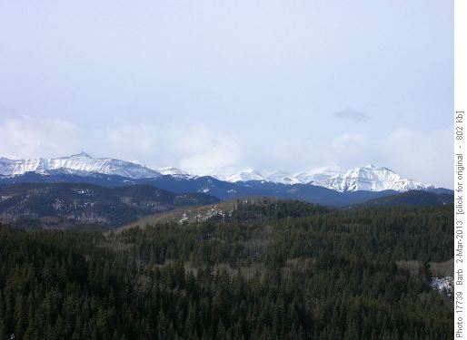 Threepoint Mountain (r. 2595m), from Muley Ridge. Bluerock Mountain's northerly outlier at left. Threepoint Mountain (r. 2595m), from Muley Ridge. Bluerock Mountain's northerly outlier at left.