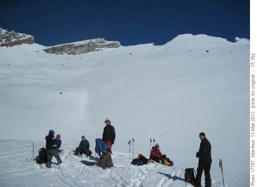 Lunch spot and the "secret" slope in its virgin condition.