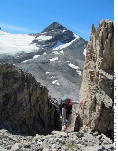 Cordula scrambling up the gully above Hector Pass