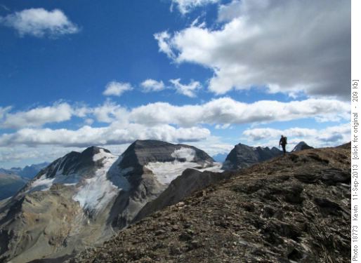 Traversing the ridge between Kiwteinok Peak and Mt Pollinger