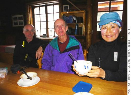 {607 da gan}, {212 d mu} and {168 si gal} enjoy lunch at Skoki Lodge