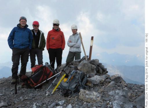 {1493 Kevin Meaney}, {607 Damian Gannon}, {532 John Duerden} and {1063 Inge Stolz} on the summit of Mt Rae