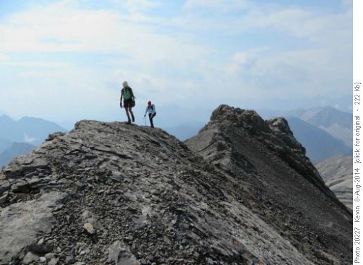 {1063 Inge Stolz} and {607 Damian Gannon} traversing the middle section of the ridge