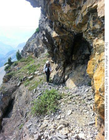 Narrow part of ledge