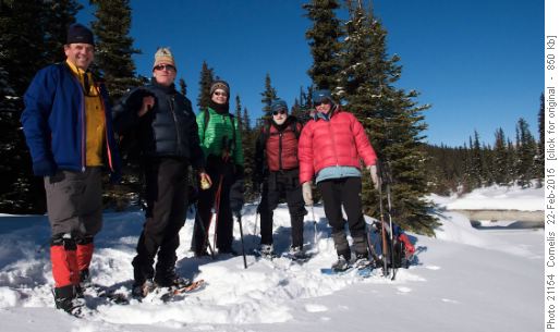 Happy snow-shoe group after lunch-in-the-sun at lower Twin Lake; Cornelis, Wouter, Patricia, Greg, Sue.
