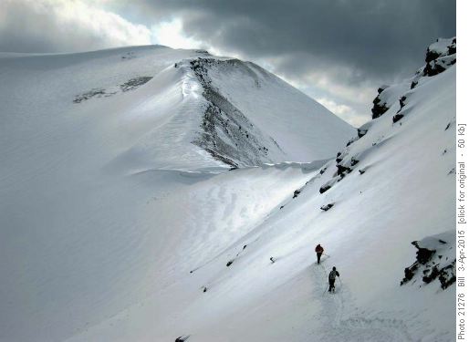 Final traverse to Purple Peak col, {906 Carl V} leading