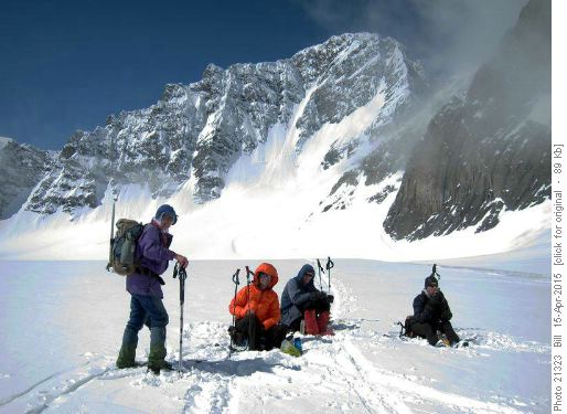 {212 David Mull}, {1710 J Duford}, {471 Manfred C} and {1063 Inge S} lunching on the Haig Glacier