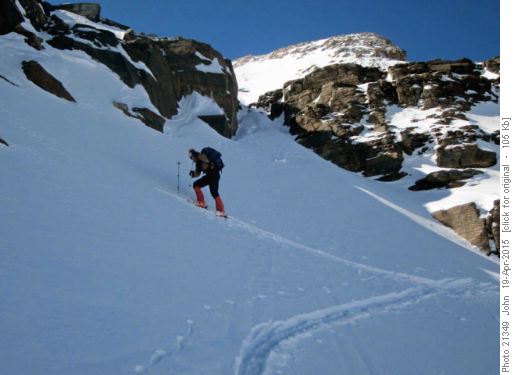 Cliff band on Popes Peak col {471 Manfred Cz} breaking trail.