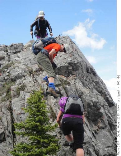 Squaw's Tit: descent of ridge gendarme: {581 su mcc}, {220 ji pa}, {1445 ch m}