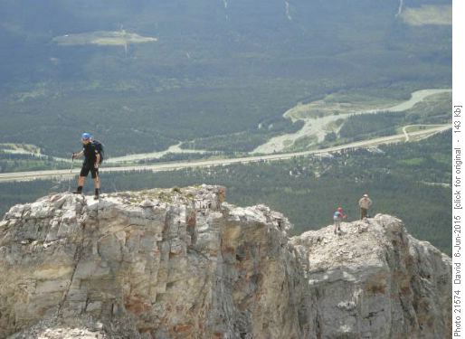 Squaw's Tit, high on the summit ridge {413 g lu}, {1284 y i} & {220 ji pa}