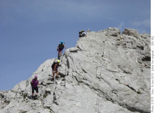 Squaw's Tit: descent of ridge gendarme: {1445 ch m}, {581 su mcc}, {212 d mu} & {1316 c so}