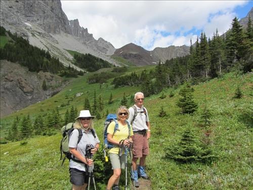 {810 Leslie Johnson}, {206 Barb Mitchell} & {826 John Katay} with Piper Pass in the distance