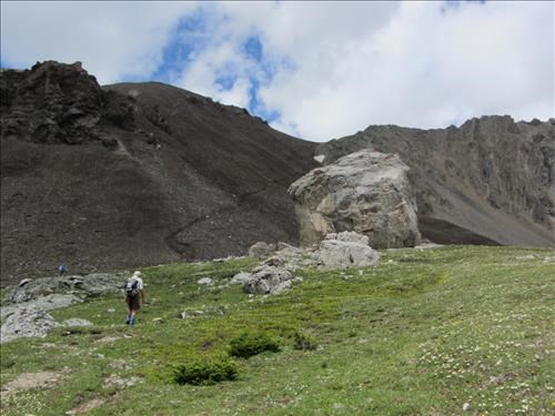 The Big Rock and the final ascent trail to Piper Pass