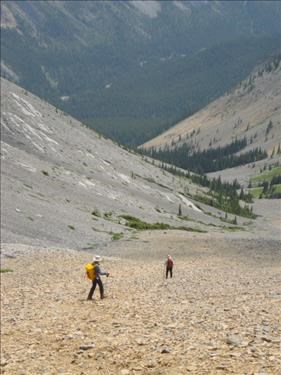 Mt. Romulus: Ramblers descend OT5 brown scree basin