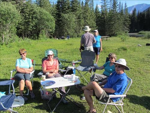 {627 Jennifer Sundgaard}, {1314 Barb Brunton}, {731 Aldis Hallson} & {225 Carl Potter} at the bbq