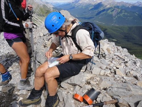 {413 g lu} signs the register on Mt Indefatigable North