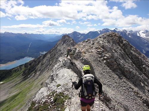 Ridge from North to South Indefatigable {581 su mcc} in yellow helmet